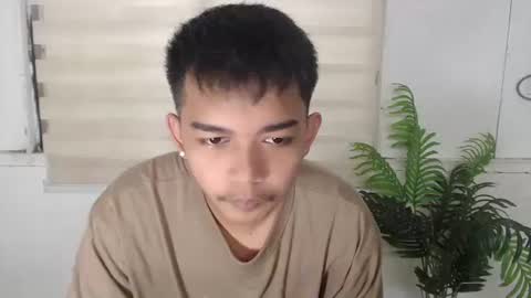 Snapshot of cum_for_u19 chatting on January 13, 5:13 am DREI online show from January 13, 5:13 am