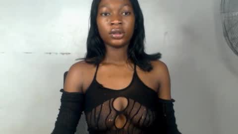Snapshot of cumebony_petit chatting on January 17, 7:24 am cumebony_petit online show from January 17, 7:24 am