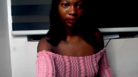 Snapshot of cumebony_petit chatting on January 18, 3:32 am cumebony_petit online show from January 18, 3:32 am