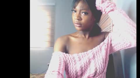 Snapshot of cumebony_petit chatting on February 5, 7:02 am cumebony_petit online show from February 5, 7:02 am