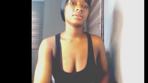 Snapshot of cumebony_petit chatting on February 9, 6:28 am cumebony_petit online show from February 9, 6:28 am