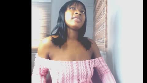 Snapshot of cumebony_petit chatting on February 12, 7:14 am cumebony_petit online show from February 12, 7:14 am