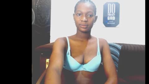 Snapshot of cumebony_petit chatting on February 15, 10:25 am cumebony_petit online show from February 15, 10:25 am
