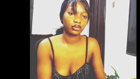 Snapshot of cumebony_petit chatting on February 20, 7:54 am cumebony_petit online show from February 20, 7:54 am