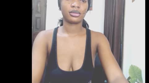 Snapshot of cumebony_petit chatting on February 27, 8:47 am cumebony_petit online show from February 27, 8:47 am