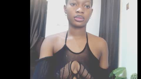 Snapshot of cumebony_petit chatting on February 28, 9:10 am cumebony_petit online show from February 28, 9:10 am