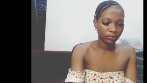 Snapshot of cumebony_petit chatting on April 29, 5:30 pm cumebony_petit online show from April 29, 5:30 pm