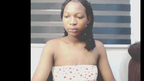 Snapshot of cumebony_petit chatting on May 14, 6:53 am cumebony_petit online show from May 14, 6:53 am