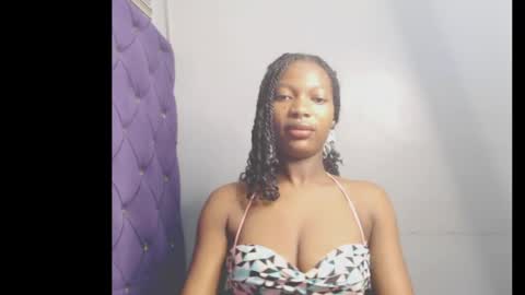 Snapshot of cumebony_petit chatting on May 17, 6:33 am cumebony_petit online show from May 17, 6:33 am