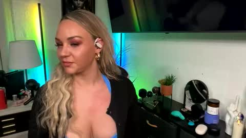 cumguzzlingskank online show from February 23, 6:00 am