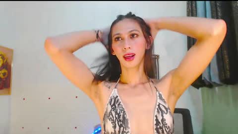 YOUR KWEEN STELLINA online show from December 6, 6:15 am