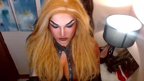 Snapshot of cumoffun chatting on October 5, 11:08 am Cattaleya online show from October 5, 11:08 am