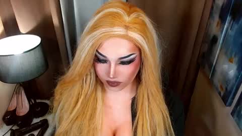 Snapshot of cumoffun chatting on October 9, 8:45 am Cattaleya online show from October 9, 8:45 am