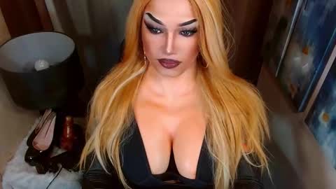 Snapshot of cumoffun chatting on December 18, 7:14 am Cattaleya online show from December 18, 7:14 am