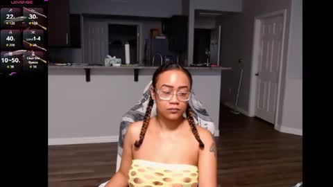 Snapshot of cumplzqueen chatting on June 11, 2:33 am Nia Reese online show from June 11, 2:33 am