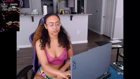 Snapshot of cumplzqueen chatting on July 20, 6:10 pm Nia Reese online show from July 20, 6:10 pm