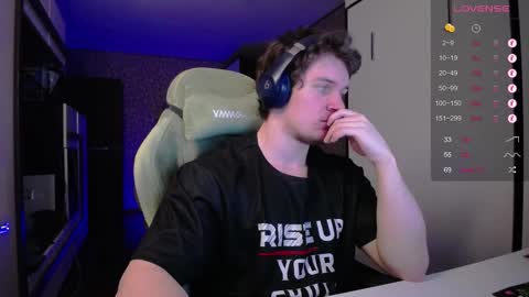 Snapshot of cumzan_ chatting on March 12, 6:11 pm Tarzan online show from March 12, 6:11 pm