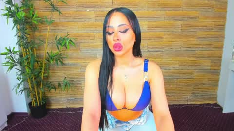 cupcake_izzy online show from April 7, 4:35 am