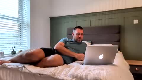 Snapshot of cupcakecreampie chatting on October 14, 8:15 am Adam online show from October 14, 8:15 am