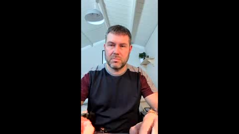 Snapshot of cupcakecreampie chatting on December 18, 12:17 am Adam online show from December 18, 12:17 am