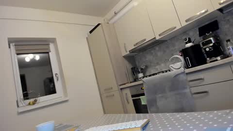 maria  alex online show from December 21, 9:00 pm