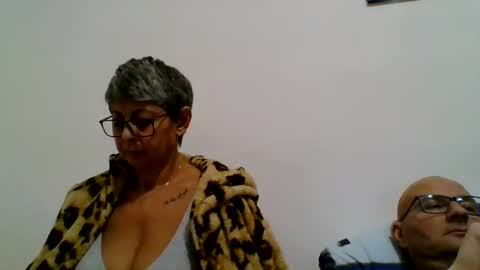 Snapshot of cuplu4346529860 chatting on December 4, 7:34 pm couple online show from December 4, 7:34 pm