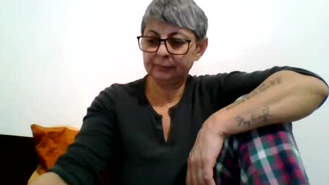 Snapshot of cuplu4346529860 chatting on December 31, 5:51 pm couple online show from December 31, 5:51 pm