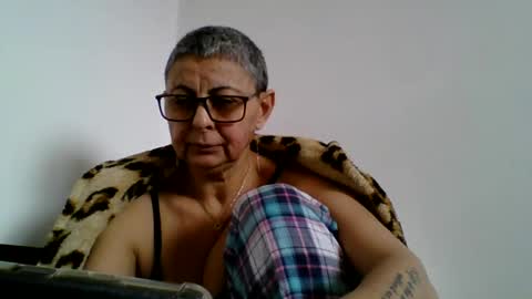 Snapshot of cuplu4346529860 chatting on January 25, 9:04 am couple online show from January 25, 9:04 am