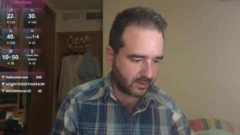 Snapshot of curiosillo1983 chatting on October 16, 9:05 pm curiosillo1983 online show from October 16, 9:05 pm