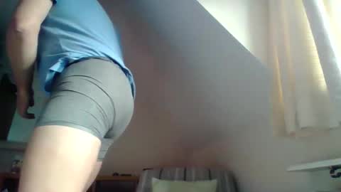 Snapshot of curiousax77 chatting on December 16, 1:16 pm curiousax77 online show from December 16, 1:16 pm