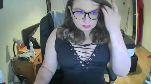 Snapshot of curleyshirley chatting on September 14, 2:27 pm Shirley online show from September 14, 2:27 pm