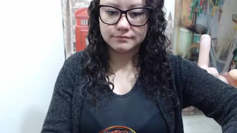 Snapshot of curly_greeneyed chatting on October 20, 6:52 pm Vannesa online show from October 20, 6:52 pm