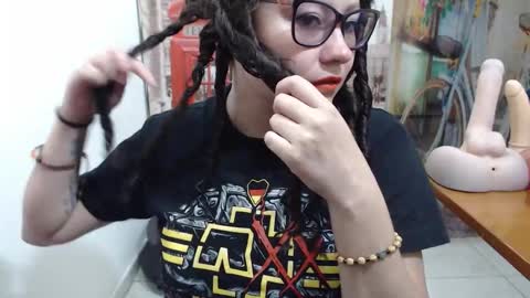 Snapshot of curly_greeneyed chatting on October 24, 6:48 pm Vannesa online show from October 24, 6:48 pm