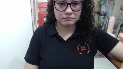 Snapshot of curly_greeneyed chatting on October 29, 7:15 pm Vannesa online show from October 29, 7:15 pm