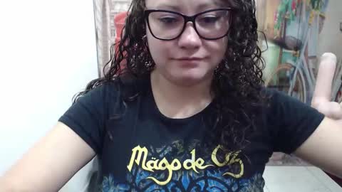 Snapshot of curly_greeneyed chatting on November 11, 8:20 pm Vannesa online show from November 11, 8:20 pm