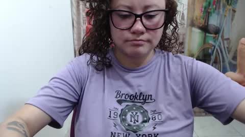 Snapshot of curly_greeneyed chatting on November 21, 7:56 pm Vannesa online show from November 21, 7:56 pm