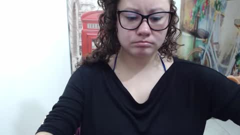 Snapshot of curly_greeneyed chatting on November 24, 6:29 pm Vannesa online show from November 24, 6:29 pm