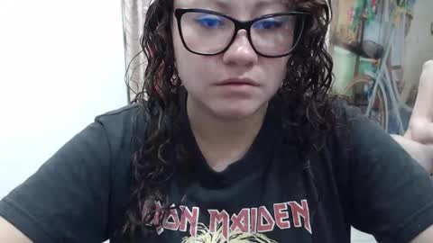 Snapshot of curly_greeneyed chatting on December 1, 8:58 pm Vannesa online show from December 1, 8:58 pm