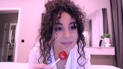 Snapshot of curly_jade_ chatting on April 15, 5:20 pm curly_jade_ online show from April 15, 5:20 pm