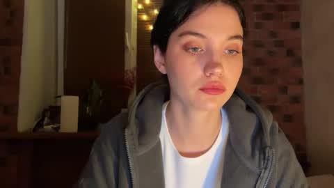 Mary online show from October 3, 6:16 pm