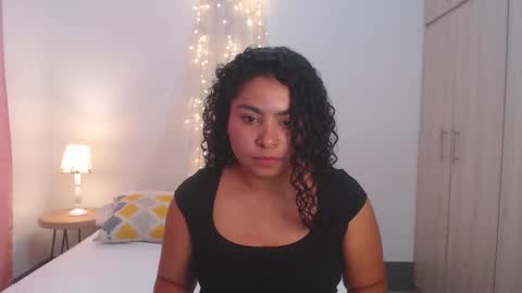 Snapshot of curly_sophia chatting on March 3, 3:51 pm Sophia online show from March 3, 3:51 pm