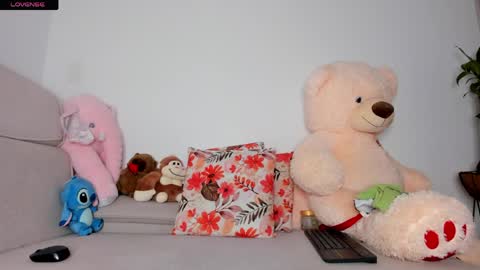 Snapshot of curly_sweett chatting on May 11, 4:04 pm Curly - OF- CURLY SWEETT online show from May 11, 4:04 pm