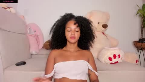 Snapshot of curly_sweett chatting on July 14, 12:55 pm Curly - OF- CURLY SWEETT online show from July 14, 12:55 pm