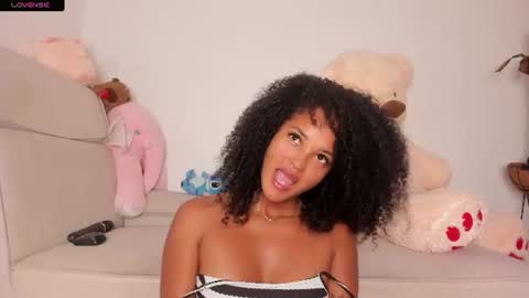 Snapshot of curly_sweett chatting on July 28, 3:21 pm Curly - OF- CURLY SWEETT online show from July 28, 3:21 pm