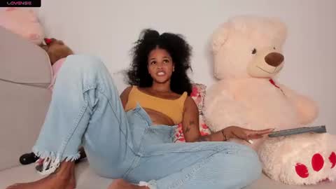 Snapshot of curly_sweett chatting on July 31, 10:31 pm Curly - OF- CURLY SWEETT online show from July 31, 10:31 pm