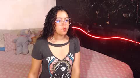 Snapshot of curlycool chatting on December 7, 8:16 pm Max and Cata online show from December 7, 8:16 pm