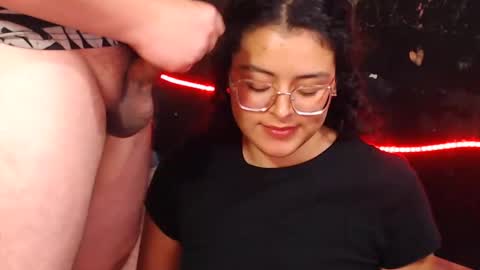 Snapshot of curlycool chatting on December 14, 3:51 am Max and Cata online show from December 14, 3:51 am