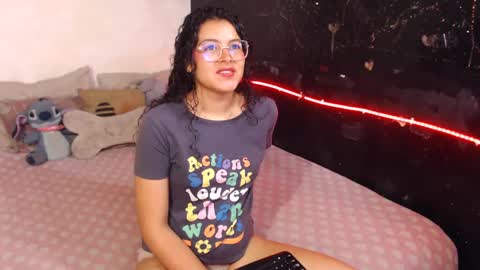 Snapshot of curlycool chatting on December 18, 12:54 am Max and Cata online show from December 18, 12:54 am