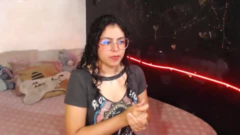 Snapshot of curlycool chatting on February 19, 2:33 am Max and Cata online show from February 19, 2:33 am