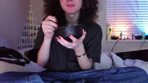 curly fries online show from March 26, 8:09 am